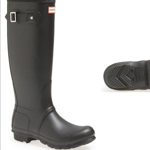 Black matte Hunter rain boots